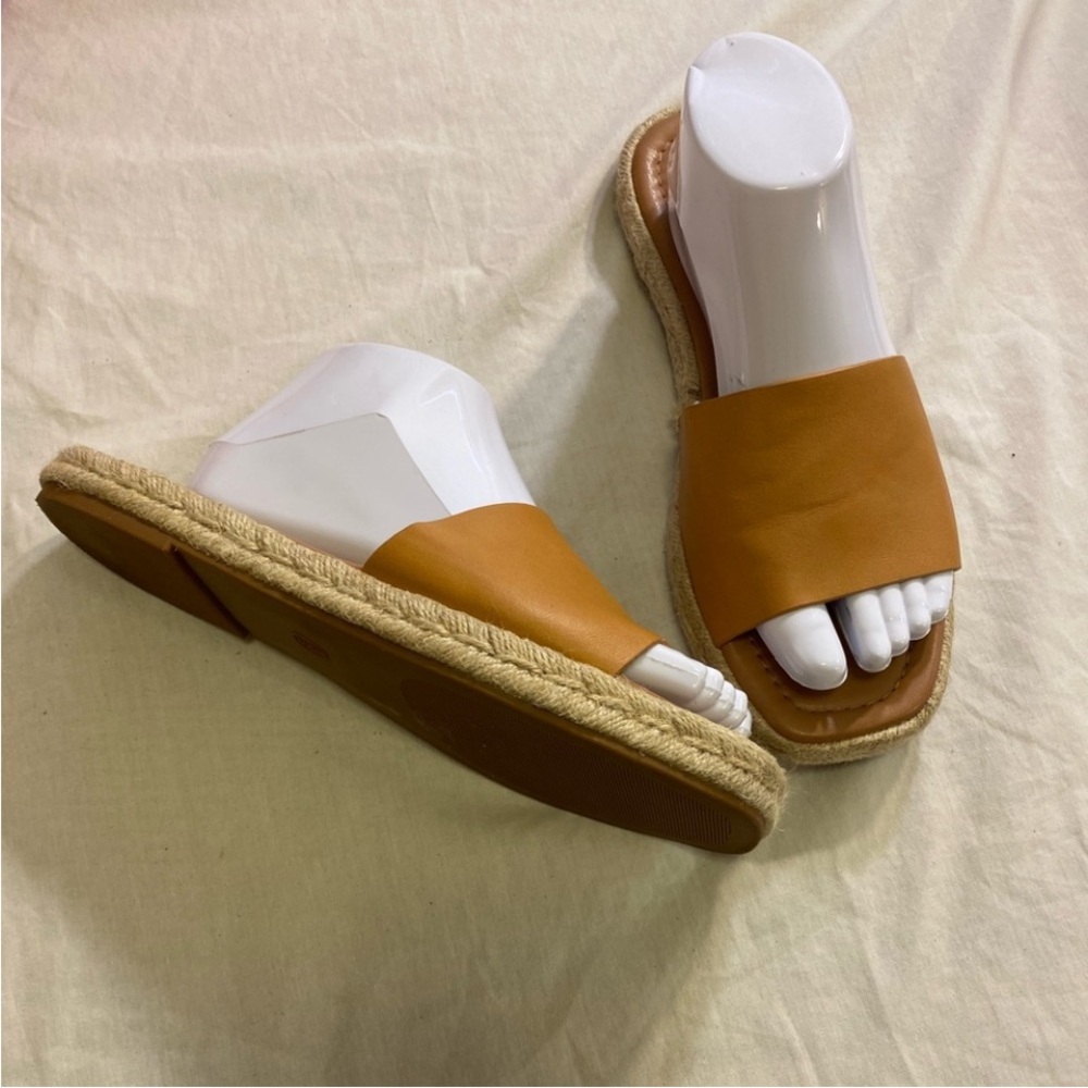 Womens Universal Thread sandals size 9 Spring Summer Slides Classic